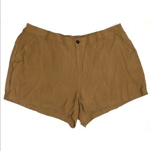 Woman’s 4x Ava Viv utility shorts. Dapper brown.  NWT